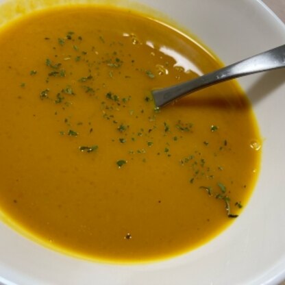 参考にささてもらい、初めてかぼちゃスープを作りました♪
美味しくできました〜！